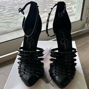 Worn only 1 time like brand new